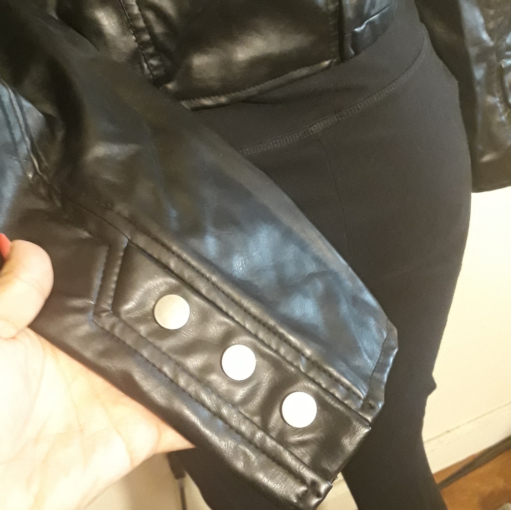 Covington Medium Leather Jacket - image 7